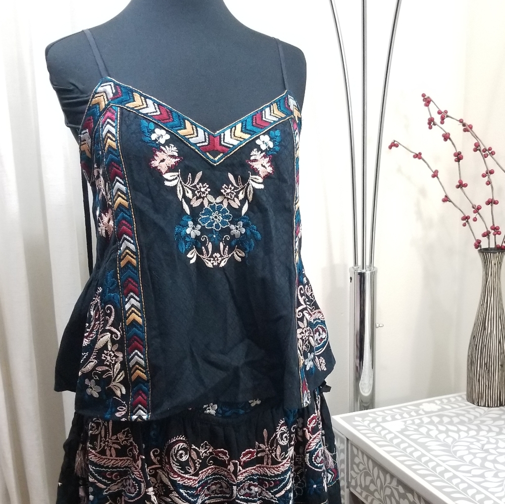 🍒NWT🍒 ANTHROPOLOGIE LOVE SAM EMBROIDERED TANK - Picture 3 of 6